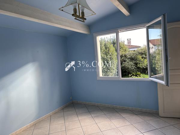 Maison de 1975 avec jardin, proche des commodités à Alès. Alès (30100)