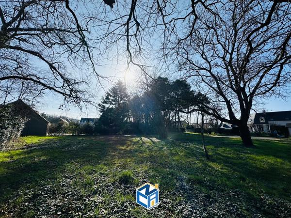 Terrain viabilisé constructible 894m2 - Proche toutes commodités