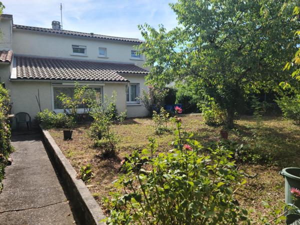 Maison 4 chambres en partie rénovée, beau jardin.