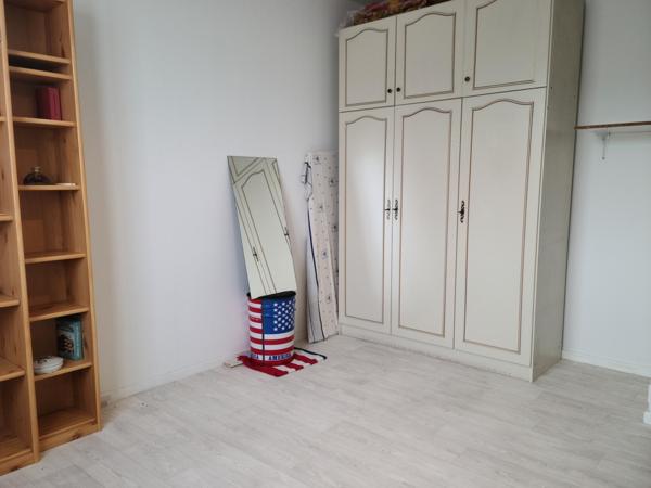 Maison 4 chambres en partie rénovée, beau jardin.