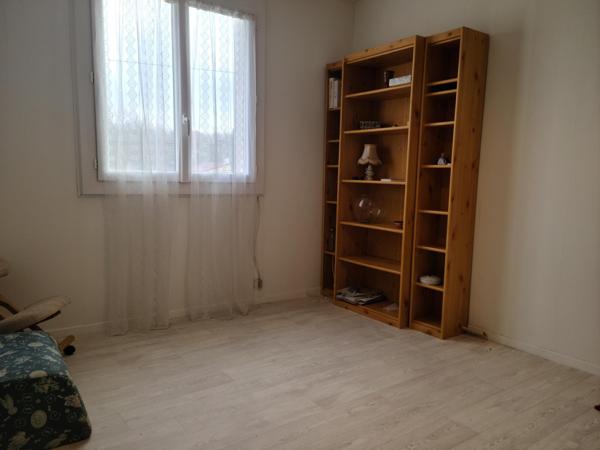 Maison 4 chambres en partie rénovée, beau jardin.