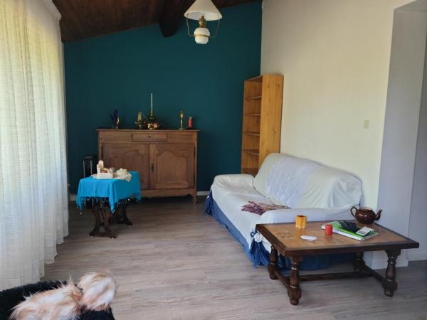 Maison 4 chambres en partie rénovée, beau jardin.