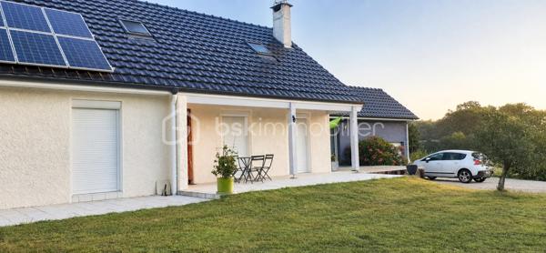 🏡 Maison d’exception avec espace professionnel clé en main – AAST (64460) – Parfait pour professions libérales et indépendants.

📍 Localisation idéale :
À seulement 5 km de Ger et 15 km de Soumoulou, cette propriété est idéalement située entre Pau, Tarbes et Vic-en-Bigorre, offrant un accès rapide aux axes routiers principaux. Un cadre paisible, à proximité des commodités, sans les nuisances des zones urbaines.

💼 Votre espace professionnel sur mesure – L’atout majeur de cette propriété
Cette maison propose un espace professionnel indépendant de plain-pied, conçu pour s’adapter à toutes les activités libérales ou indépendantes. Avec une extension lumineuse et un grand garage attenant, cet espace offre :

Flexibilité totale : Aménagez votre bureau, cabinet ou atelier selon vos besoins (cloisons modulables, isolation phonique, éclairage naturel optimal).
Visibilité et accessibilité : Situé en rez-de-chaussée, il permet une réception facile de votre clientèle ou partenaires, sans perturber votre vie privée.
Surface optimisée : Conçu pour allier profession et confort, cet espace est prêt à l’emploi ou personnalisable selon votre activité.
Potentiel de valorisation : Idéal pour les professions réglementées (avocats, experts-comptables, architectes, consultants, etc.) ou les activités artisanales.

🏠 La maison : un écrin spacieux et moderne

Surface habitable : 160 m² sur 2 niveaux dont 2 chambres et salle d'eau de plain pied. Au total 8 pièces, dont 5 chambres pour accueillir votre famille ou votre équipe.
Terrain de 2 250 m² : Un parc arboré et sécurisé, parfait pour aménager un jardin d’accueil, un parking supplémentaire ou même un espace détente.
Parking pour 6 véhicules : Garantie de place pour vos clients, collaborateurs ou invités.
Équipements haut de gamme :
Panneaux solaires pour des factures d’électricité réduites.
Climatisation réversible pour un confort toute l’année.
Chauffe-eau thermodynamique et poêle à bois pour des économies d’énergie.
Double vitrage et isolation performante pour un cadre de vie sain et silencieux.

🌿 Cadre de vie : calme, nature et proximité
Environnement préservé : Profitez d’un cadre verdoyant, loin de l’agitation, tout en restant proche des services essentiels.
Proximité des axes : Accès rapide à Pau (20 min), Tarbes (25 min) et Vic-en-Bigorre (15 min).
Écoles, commerces et transports à moins de 10 minutes.

🔍 Pourquoi cet espace professionnel est fait pour vous ?
✅ Adaptabilité : Que vous soyez indépendant, thérapeute, consultant, artisan ou freelance, cet espace s’adapte à votre activité.
✅ Image professionnelle : Un lieu dédié pour recevoir vos clients dans un cadre rassurant et élégant.
✅ Investissement malin : Un bien rare alliant habitation spacieuse et locaux professionnels, parfait pour réduire vos coûts immobiliers.
✅ Potentiel locatif : Si votre activité évolue, cet espace peut être mis en location (sous réserve des règles d’urbanisme locales).

💰 Prix et contact
Prix : 318 000 € (négociable selon projet).
Référence : 337335.
Contact : BSK Alain Beaufume – Agent immobilier spécialisé.

📅 Visite sur rendez-vous
Ne laissez pas passer cette opportunité unique de conjuguer vie professionnelle et personnelle dans un cadre exceptionnel. Contactez dès aujourd’hui pour organiser une visite ! 
Appelez moi 7/7 de 9H30 à 20H30 au 0641467080.