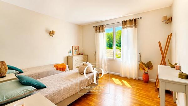 Maison à vendre 8 pièces ROGNES (13)