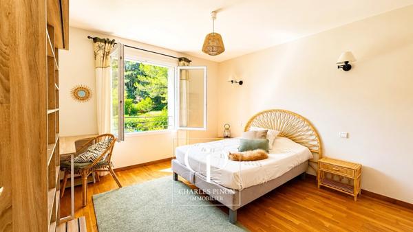 Maison à vendre 8 pièces ROGNES (13)
