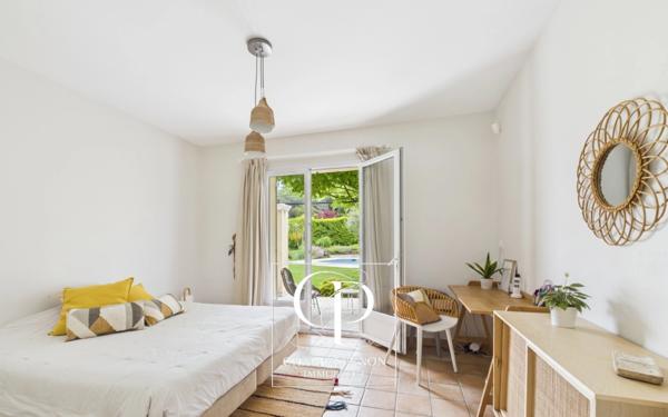 Maison à vendre 8 pièces ROGNES (13)