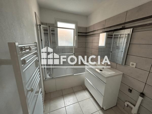 Location Appartement 2 pièces 48.99 m² - 13 BIS AVENUE DES CHARROIS Digne-les-bains 04000