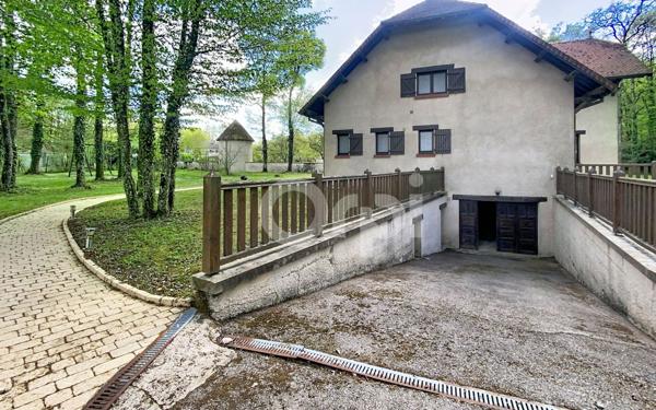 Maison à vendre    8 pièces •  Neufchâteau