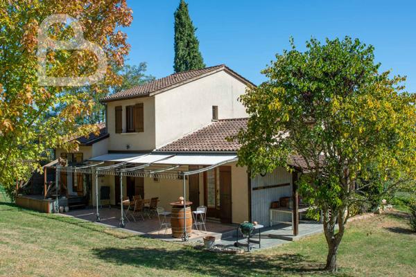 Maison avec vue dégagée, proche du village