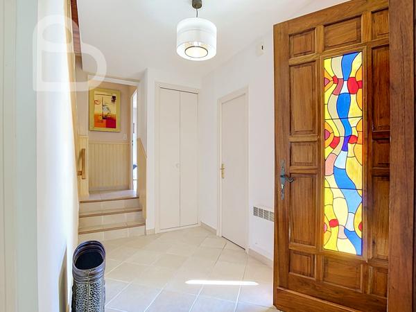 Maison avec vue dégagée, proche du village