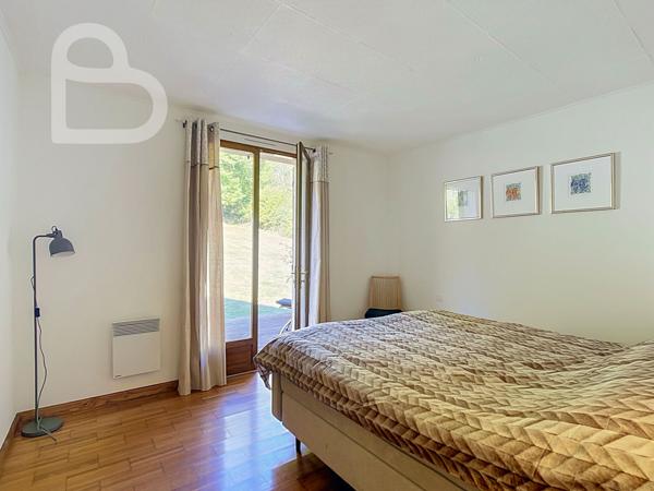 Maison avec vue dégagée, proche du village