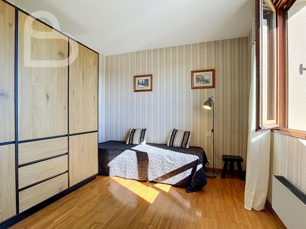 Maison avec vue dégagée, proche du village