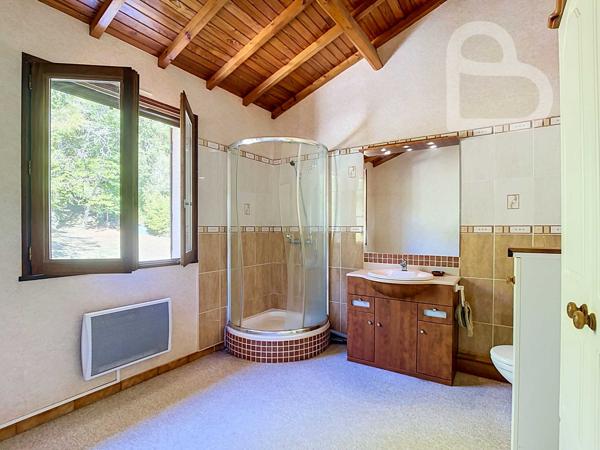 Maison avec vue dégagée, proche du village