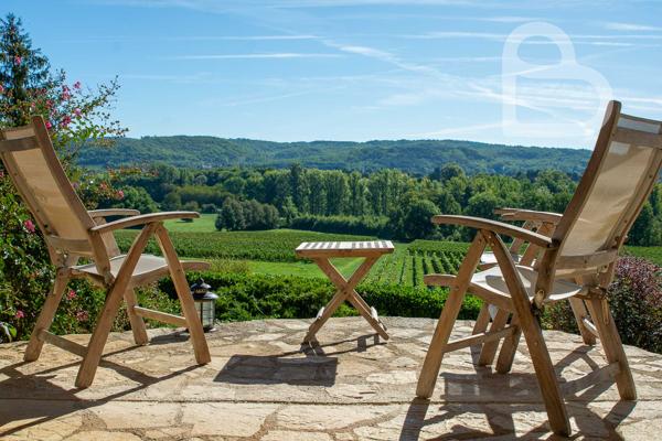 Maison avec vue dégagée, proche du village
