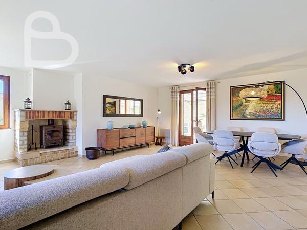 Maison avec vue dégagée, proche du village