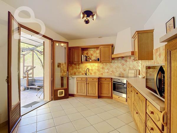 Maison avec vue dégagée, proche du village
