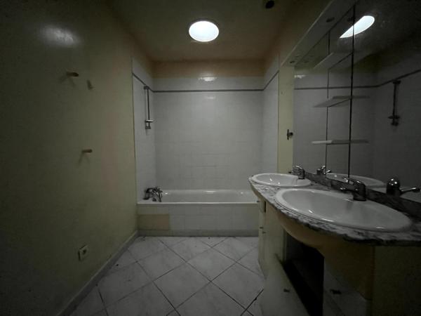 Local commercial idéal pour création d'un cabinet