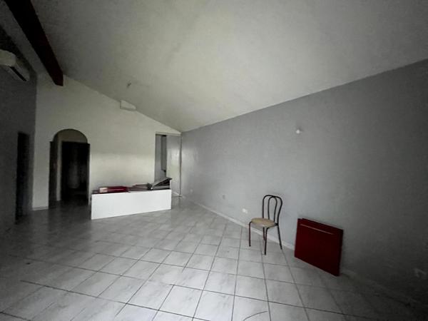 Local commercial idéal pour création d'un cabinet