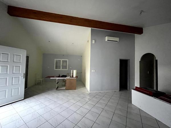 Local commercial idéal pour création d'un cabinet