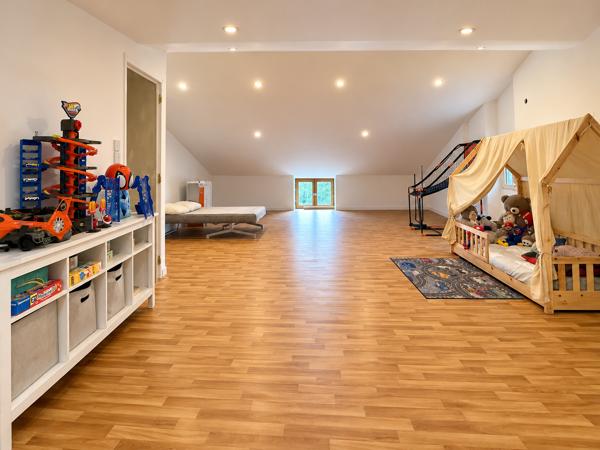 Maison
         5 pièces
        - 136 m² 260 000 €*