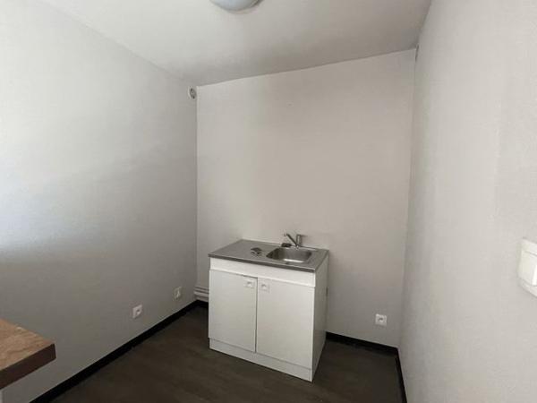 Studio T1 F1 23.3 m² à Charleville-mezieres 1 RUE VICTOR HUGO 08000 à louer