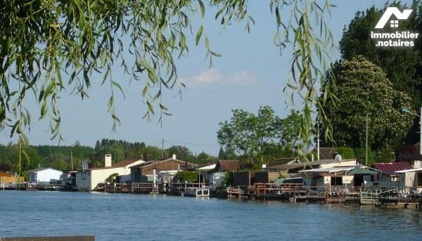 Un terrain avec une cabane situé aux étangs de MILLY SUR THERAIN
