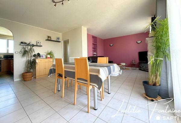 Bel appartement 3 chambres avec parking et cave