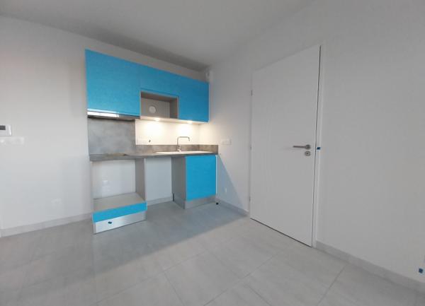 Appartement à louer    2 pièces •  Vias