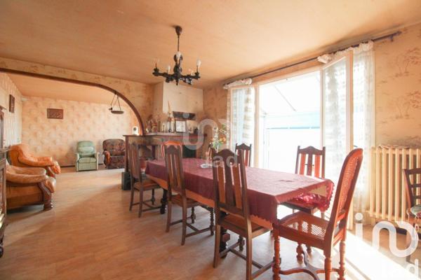 Maison 7 pièces de 177 m² à Saint-Affrique (12400)