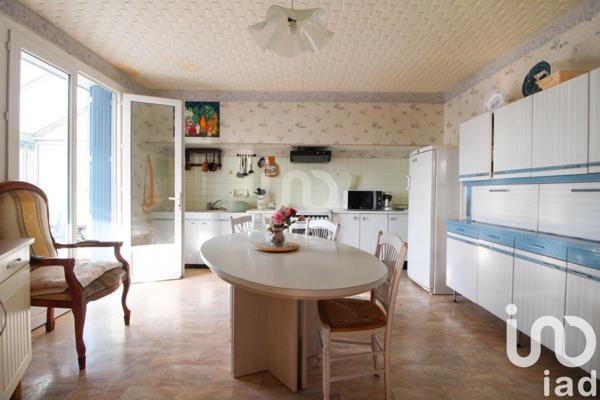 Maison 7 pièces de 177 m² à Saint-Affrique (12400)