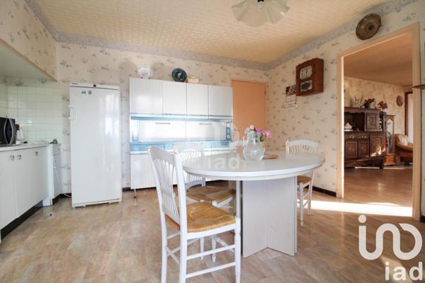 Maison 7 pièces de 177 m² à Saint-Affrique (12400)