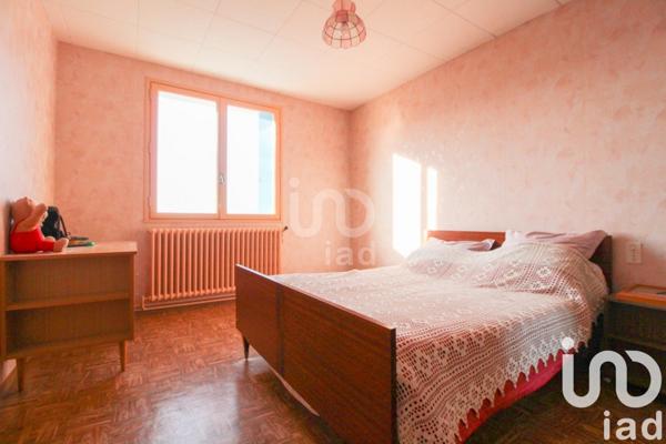 Maison 7 pièces de 177 m² à Saint-Affrique (12400)