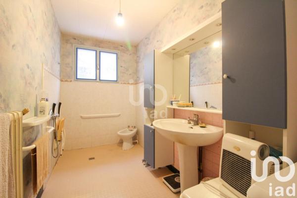 Maison 7 pièces de 177 m² à Saint-Affrique (12400)