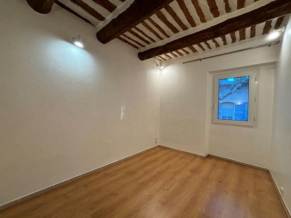 A louer : PELISSANNE - Centre-ville - appartement T3