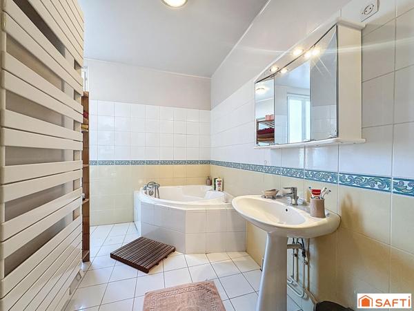 Jolie Sénonaise plein centre ville