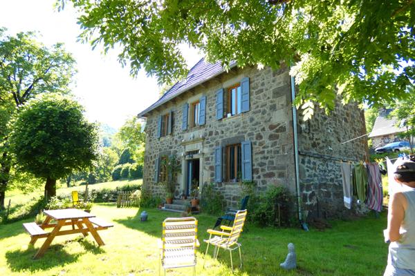 MAISON EN PIERRE RENOVEE BELLE VUE Thiézac (15800)