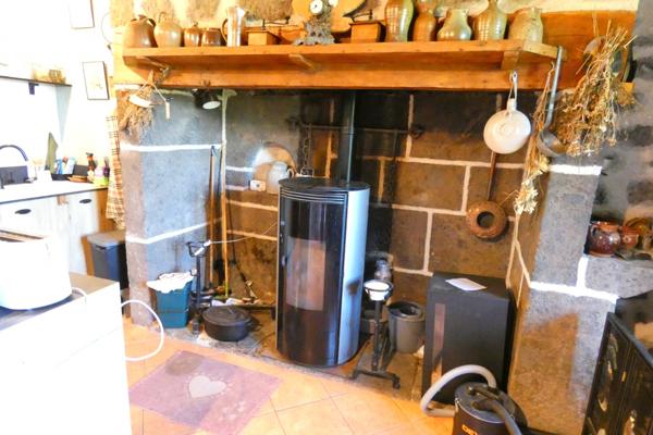 MAISON EN PIERRE RENOVEE BELLE VUE Thiézac (15800)