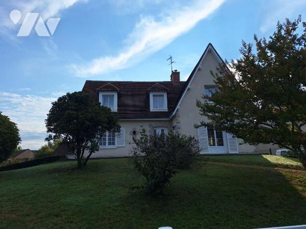 Maison à vendre à SAINT MARTIN D'AUXIGNY (Cher), grande maison familiale des années 80 comprena...