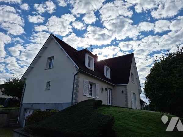 Maison à vendre à SAINT MARTIN D'AUXIGNY (Cher), grande maison familiale des années 80 comprena...