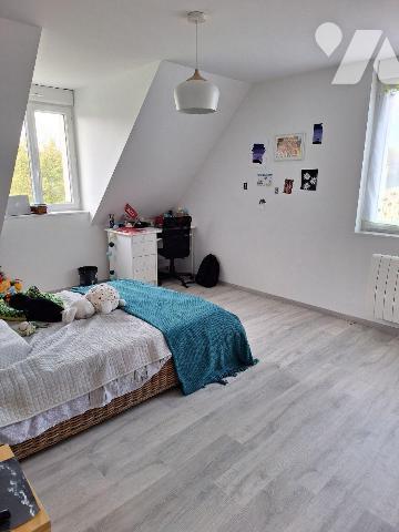 Maison à vendre à SAINT MARTIN D'AUXIGNY (Cher), grande maison familiale des années 80 comprena...