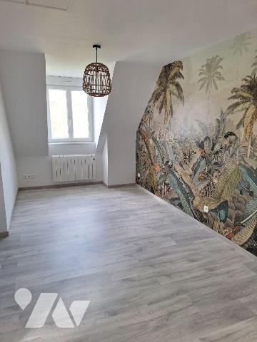 Maison à vendre à SAINT MARTIN D'AUXIGNY (Cher), grande maison familiale des années 80 comprena...