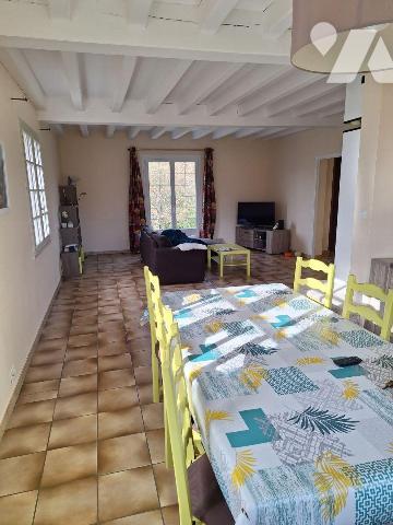 Maison à vendre à SAINT MARTIN D'AUXIGNY (Cher), grande maison familiale des années 80 comprena...