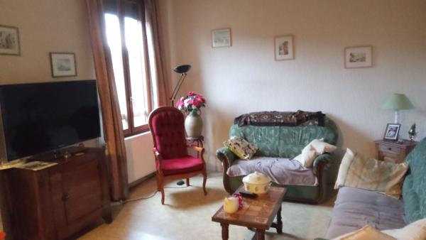 EN VENTE - THIERS - Maison avec 2 appartements sur terrain de 3000 m².