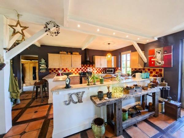 Maison à vendre 895 000 € Yenne 8 p 277 m² DPE C