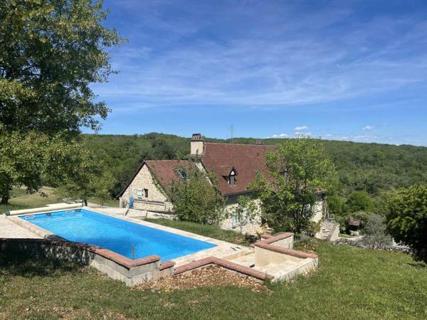 Maison ancienne - Cajarc SECTEUR CAJARC - Maison de caractère en pierre avec garage, grand terrain, piscine et jacuzzi