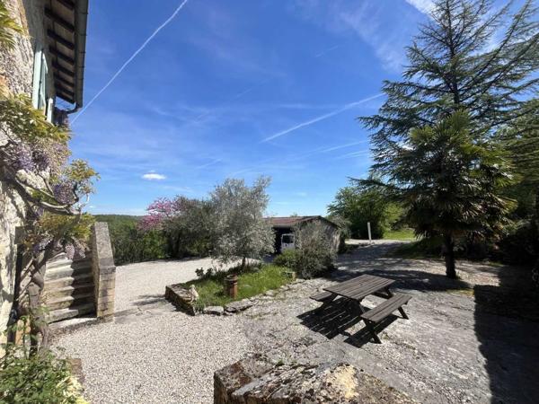 Maison ancienne - Cajarc SECTEUR CAJARC - Maison de caractère en pierre avec garage, grand terrain, piscine et jacuzzi