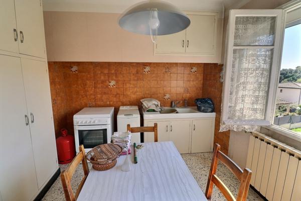 Clapiers (34830) CLAPIERS – Maison lumineuse avec grand garage de plus 50 m² et fort potentiel