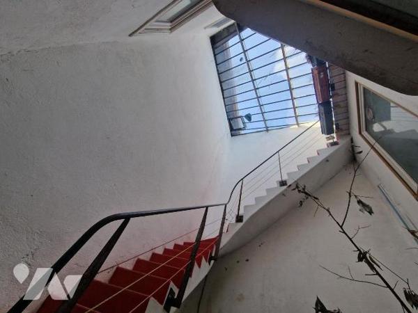 Appartement duplex traversant T 7 Chambéry.

Situé au premier étage d'un petit immeuble sans ...