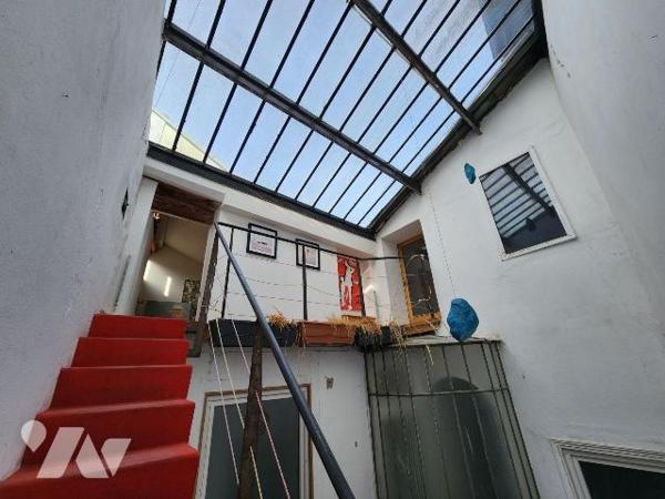 Appartement duplex traversant T 7 Chambéry.

Situé au premier étage d'un petit immeuble sans ...