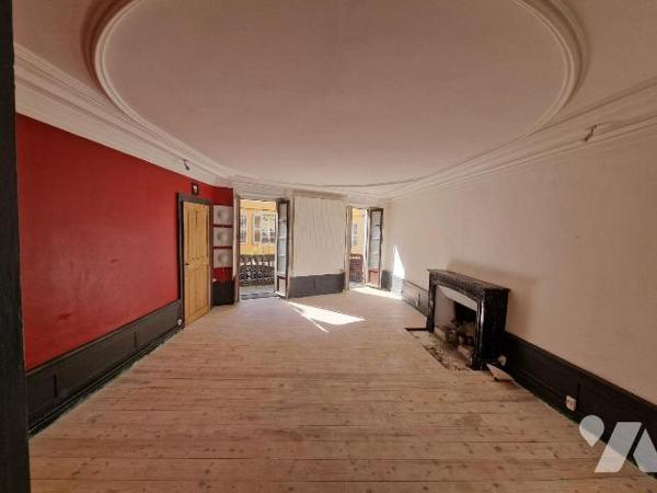 Appartement duplex traversant T 7 Chambéry.

Situé au premier étage d'un petit immeuble sans ...